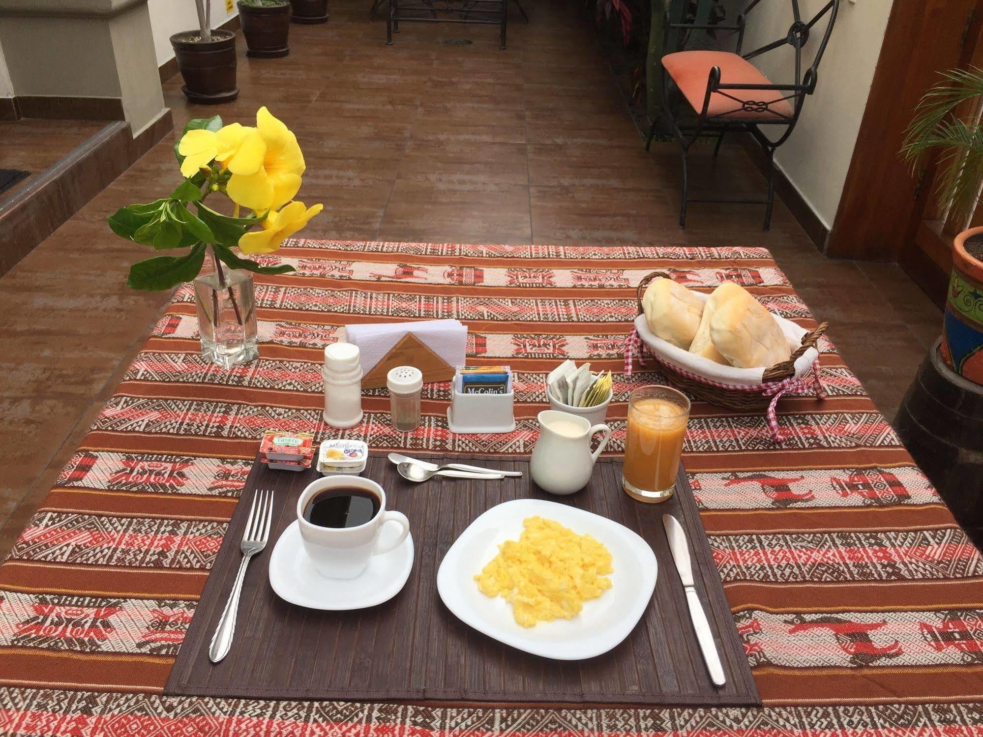 Bed & Breakfast - La Casa De Ceci Lima Buitenkant foto