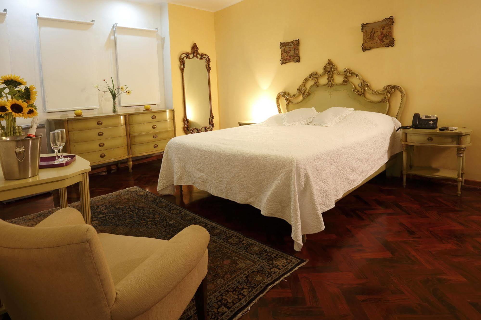 Bed & Breakfast - La Casa De Ceci Lima Buitenkant foto