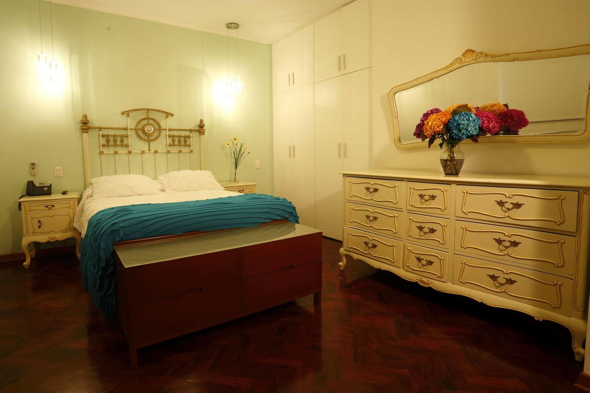 Bed & Breakfast - La Casa De Ceci Lima Buitenkant foto