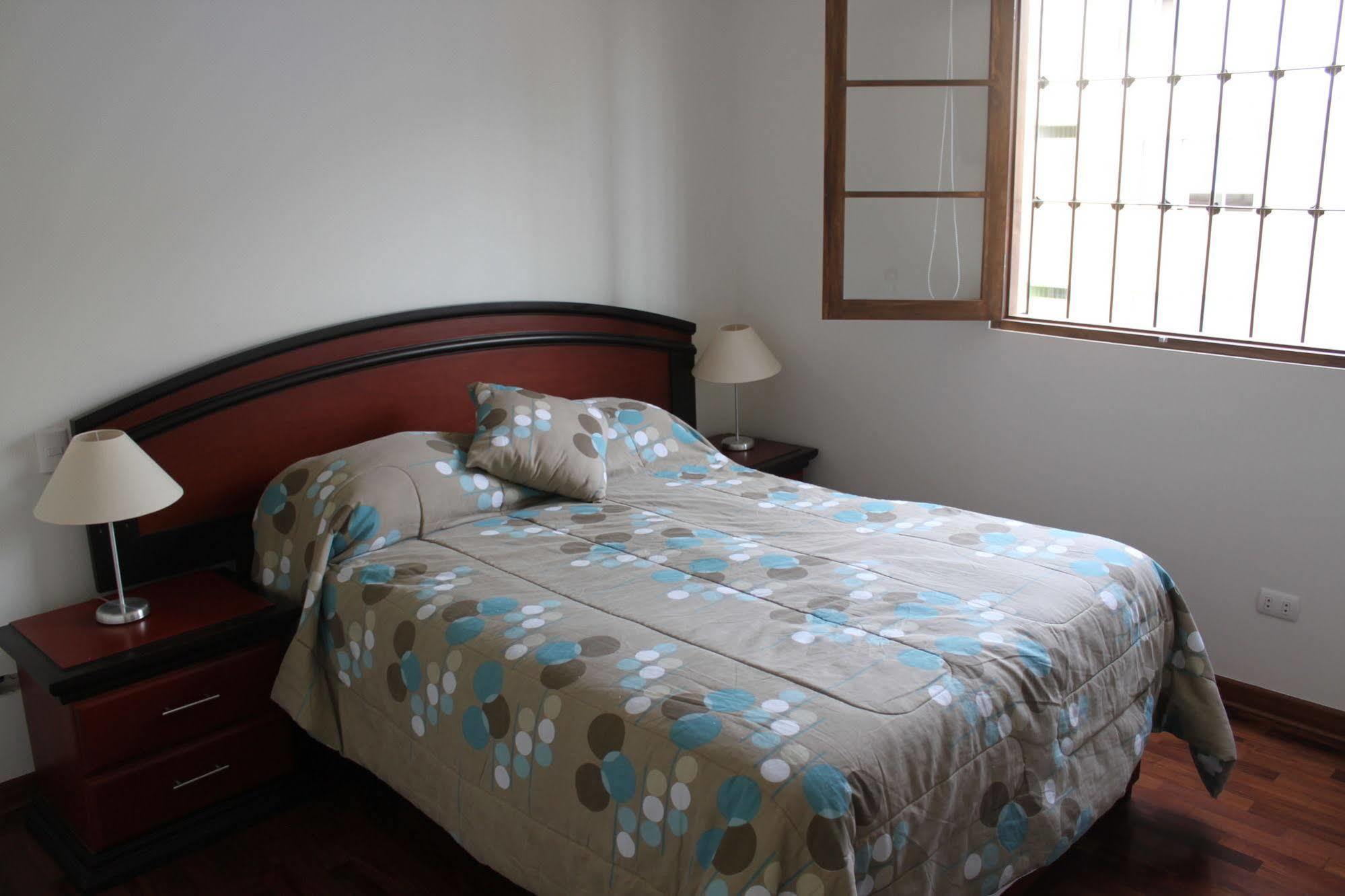 Bed & Breakfast - La Casa De Ceci Lima Buitenkant foto