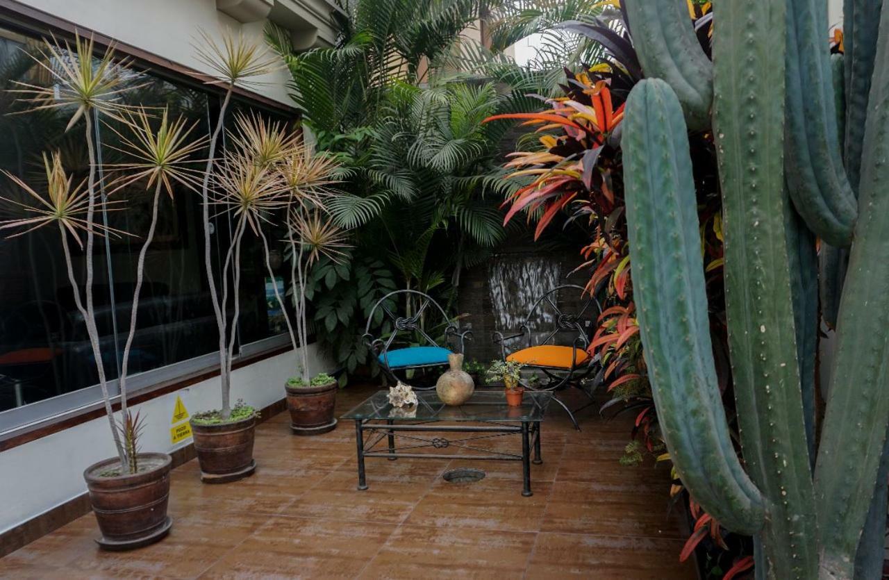 Bed & Breakfast - La Casa De Ceci Lima Buitenkant foto